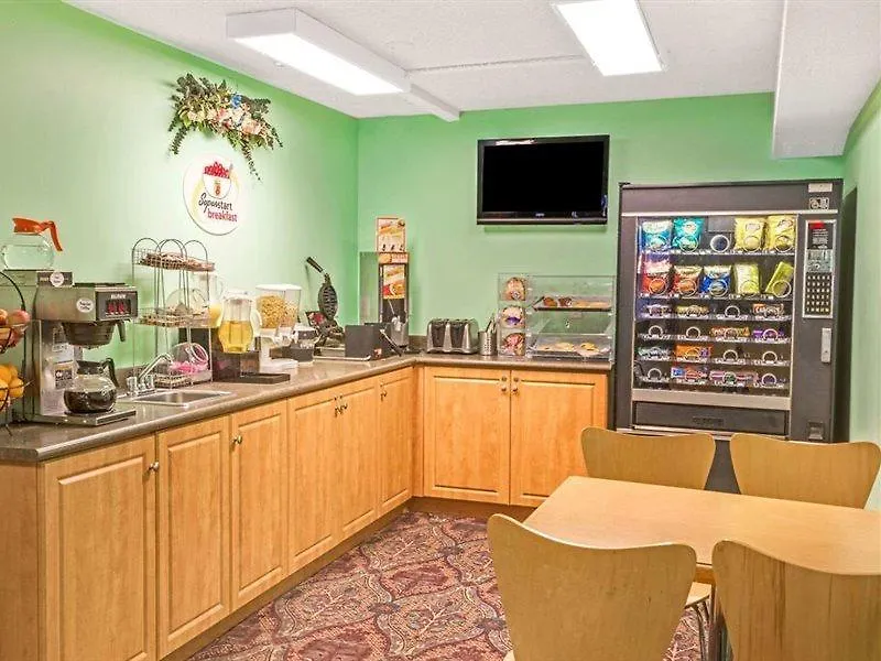 Super 8 By Wyndham Toronto East On Hotel Canada
