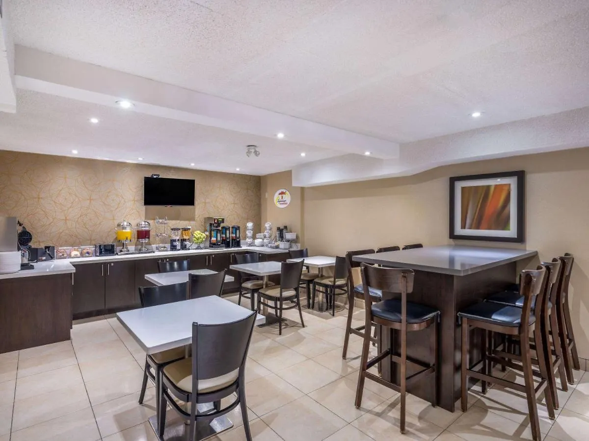 Super 8 By Wyndham Toronto East On Hotel