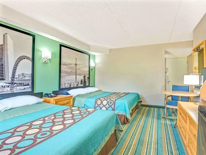 Hotel Super 8 By Wyndham Toronto East On
