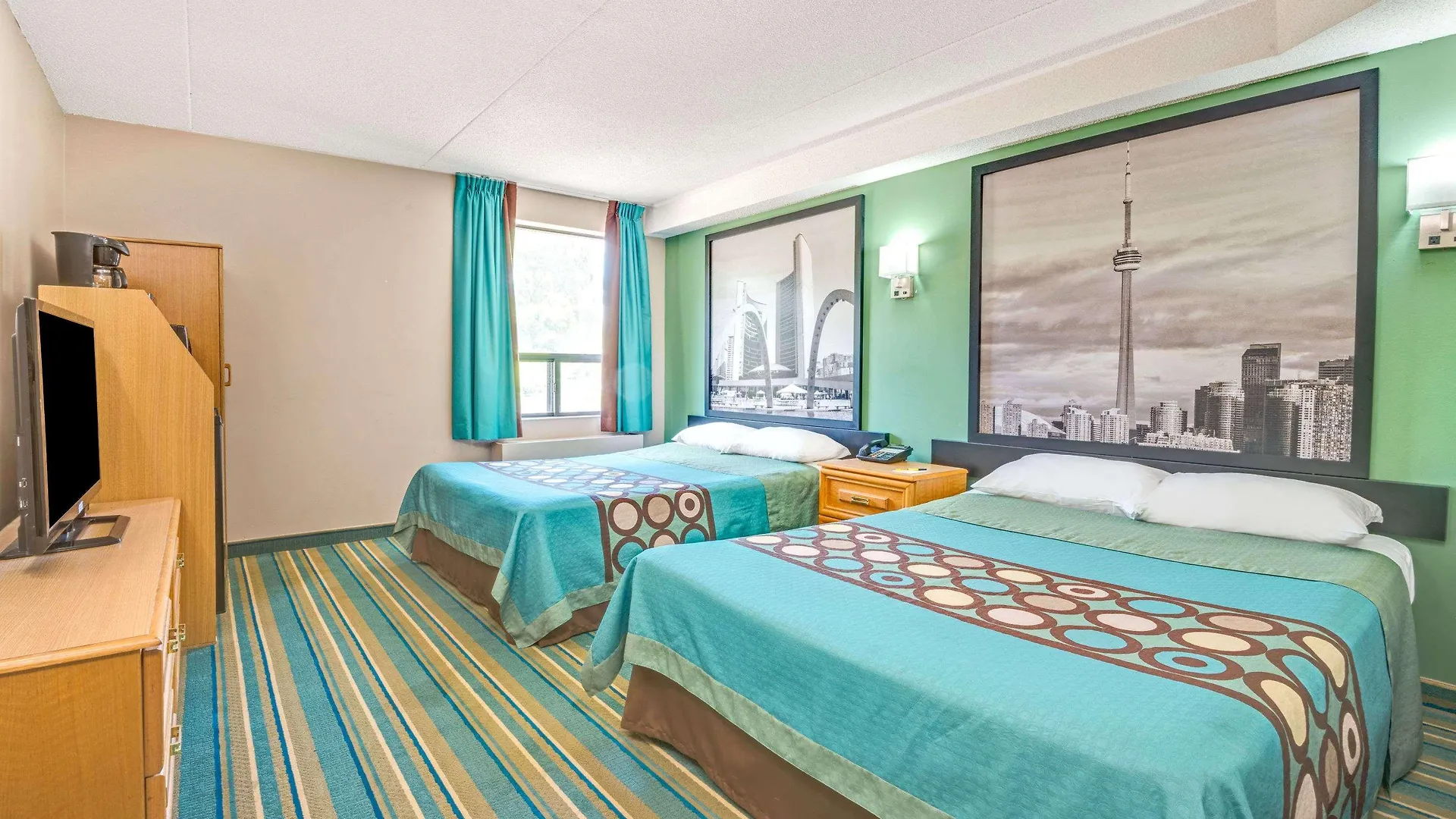 Hotel Super 8 By Wyndham Toronto East On