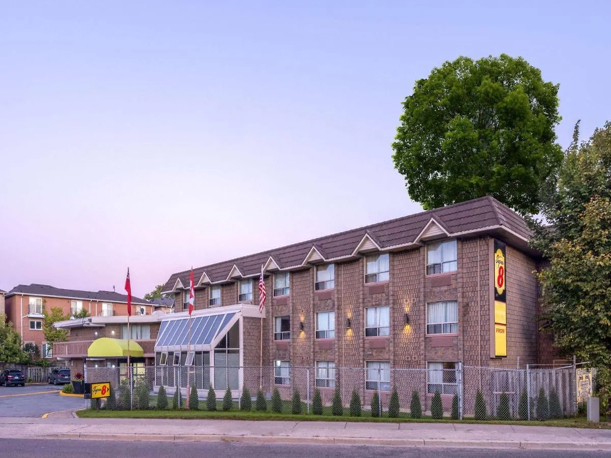 Hotel Super 8 By Wyndham Toronto East On