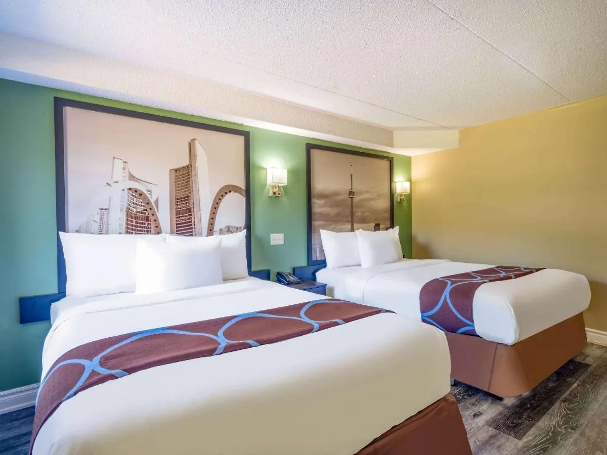 Hotel Super 8 By Wyndham Toronto East On