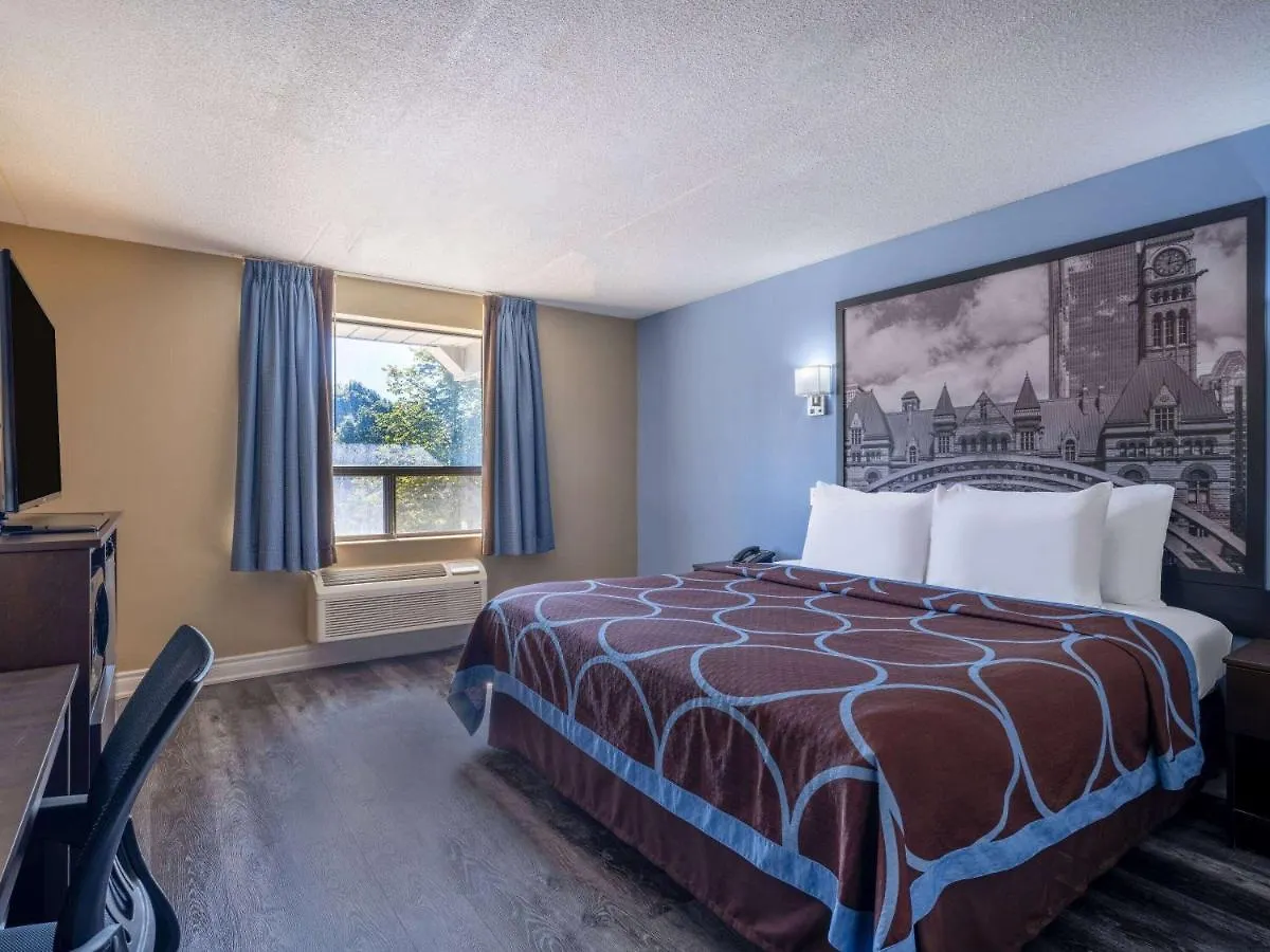 Hotel Super 8 By Wyndham Toronto East On