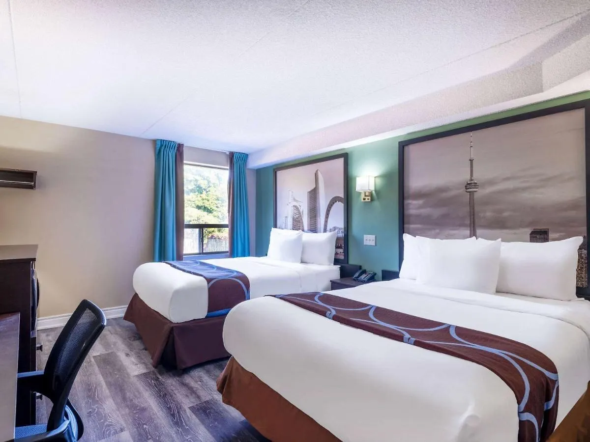 Hotel Super 8 By Wyndham Toronto East On