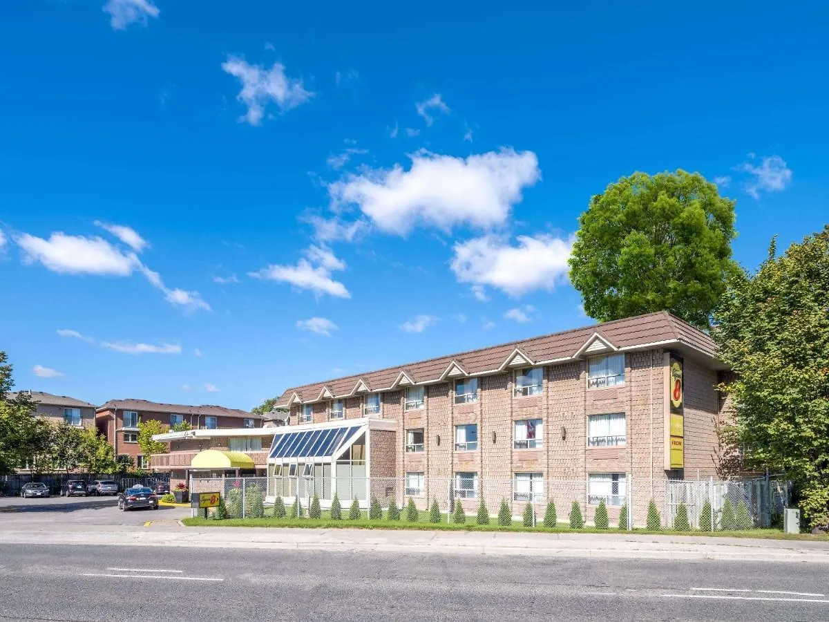 Hotel Super 8 By Wyndham Toronto East On
