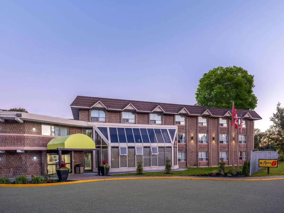 Hotel Super 8 By Wyndham Toronto East On