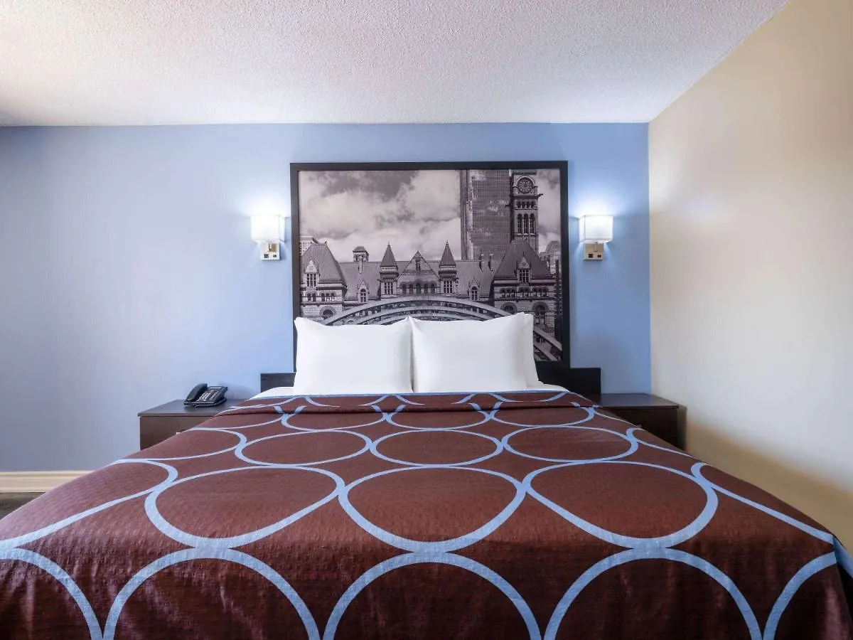 Hotel Super 8 By Wyndham Toronto East On