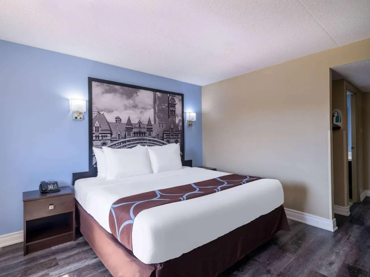 Hotel Super 8 By Wyndham Toronto East On