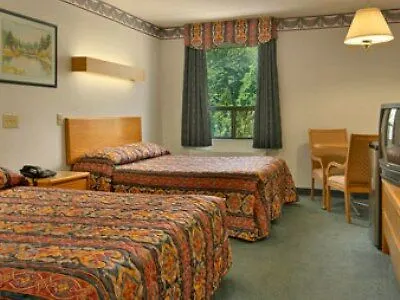 Hotel Super 8 By Wyndham Toronto East On 2*,  Canada