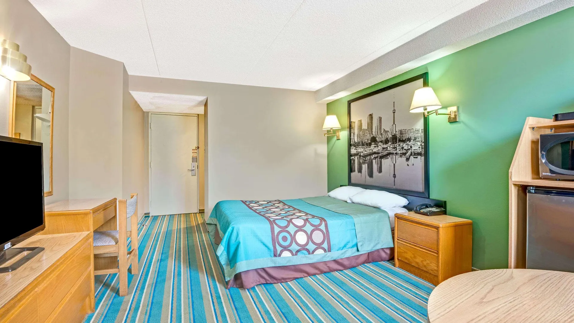 Super 8 By Wyndham Toronto East On Hotel 2*,