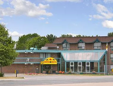 Super 8 By Wyndham Toronto East On Hotel